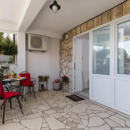 Libertas - Studio With Terrace